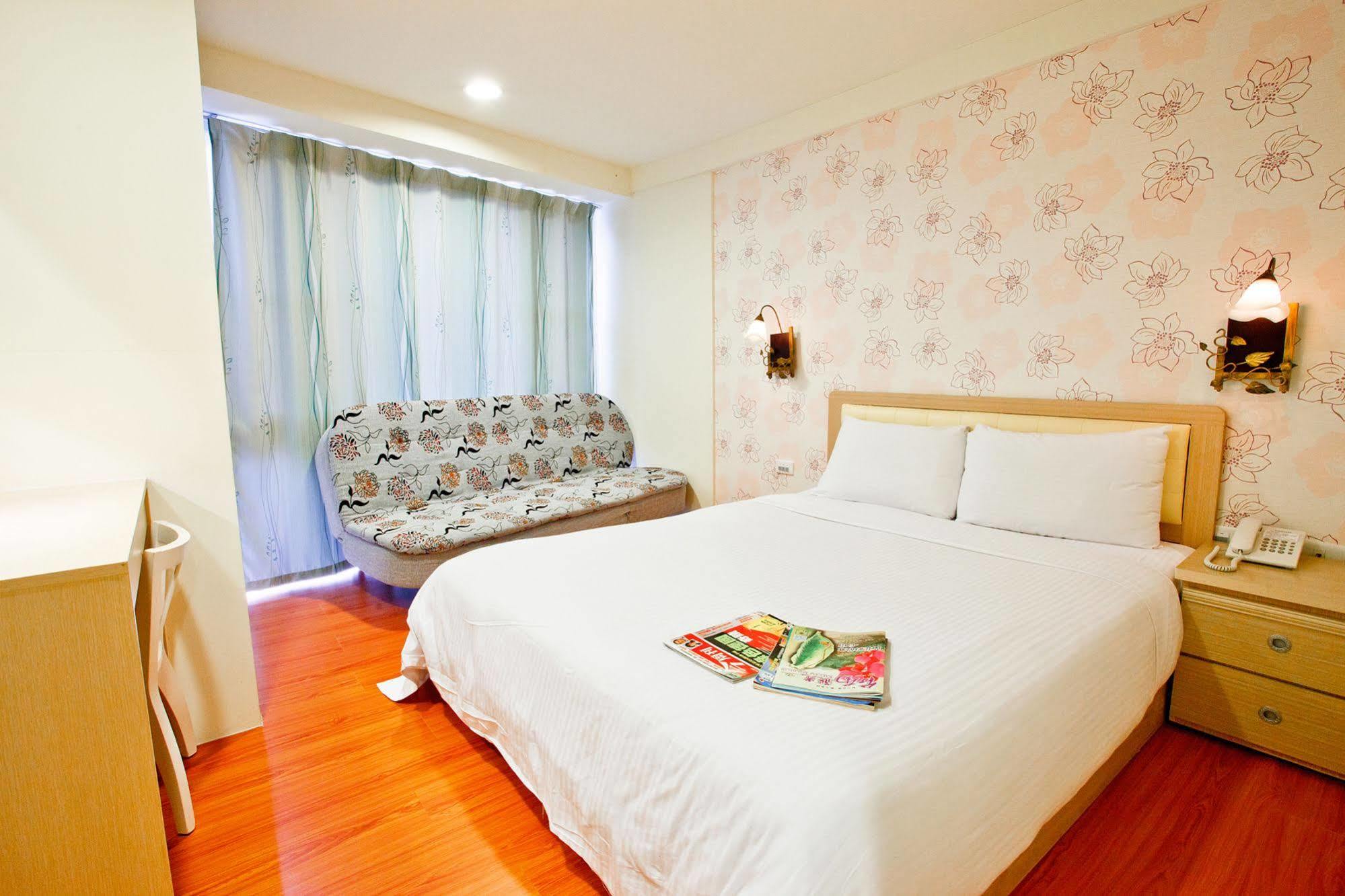 Green Park Commercial Hotel Tainan Dış mekan fotoğraf