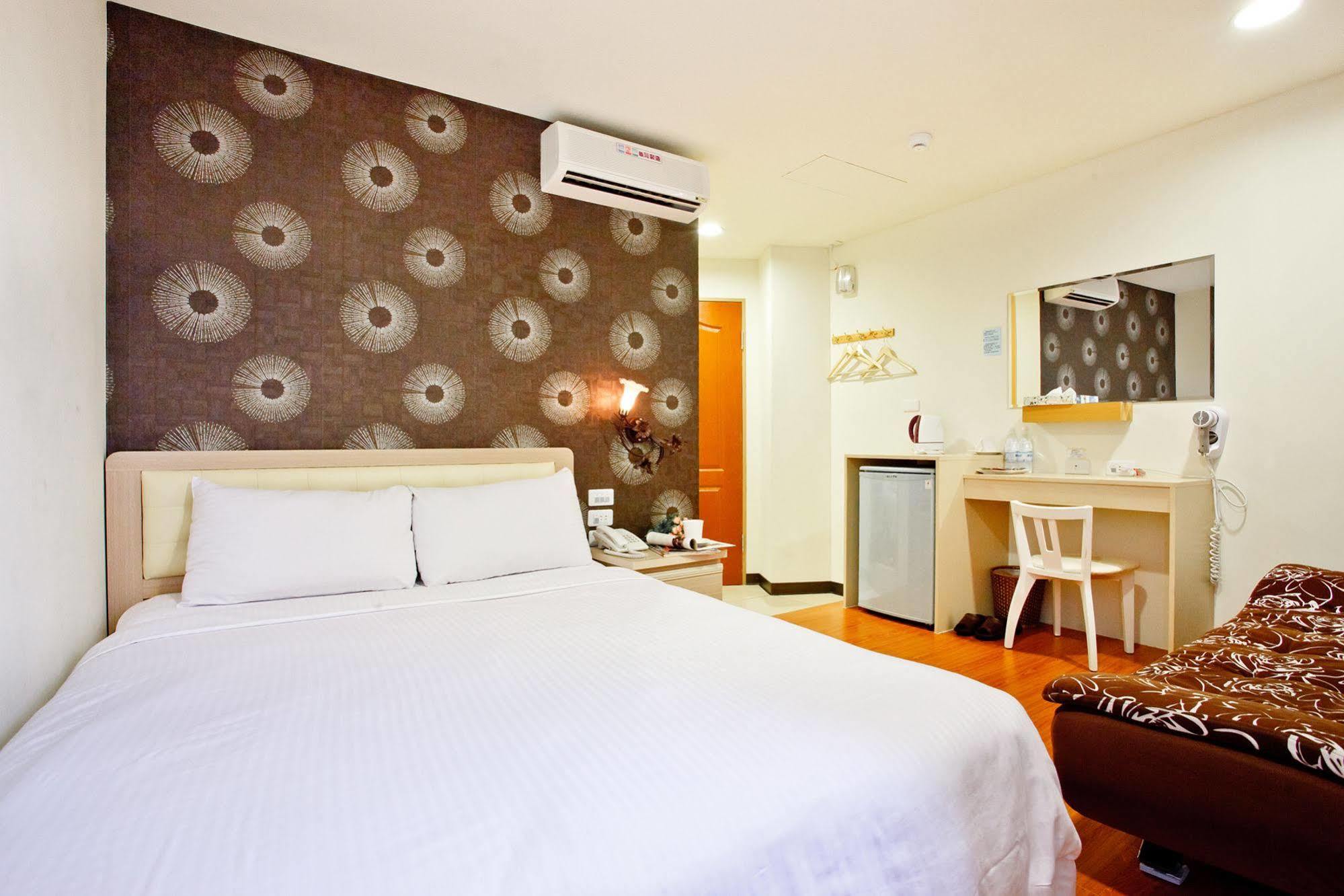 Green Park Commercial Hotel Tainan Dış mekan fotoğraf