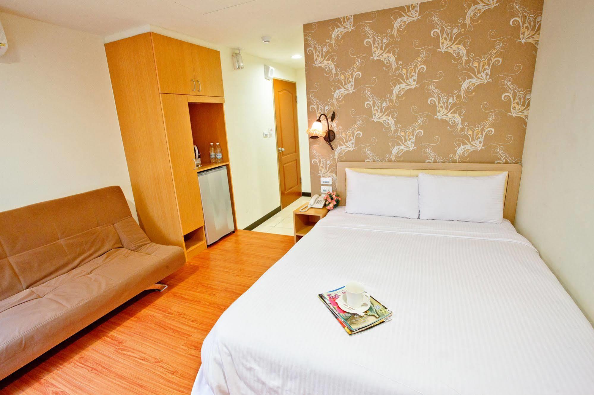 Green Park Commercial Hotel Tainan Dış mekan fotoğraf